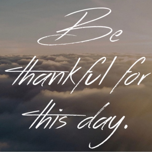 Meet your Posher, Chloe - Tina & growing team:) - Picture 5 of 9